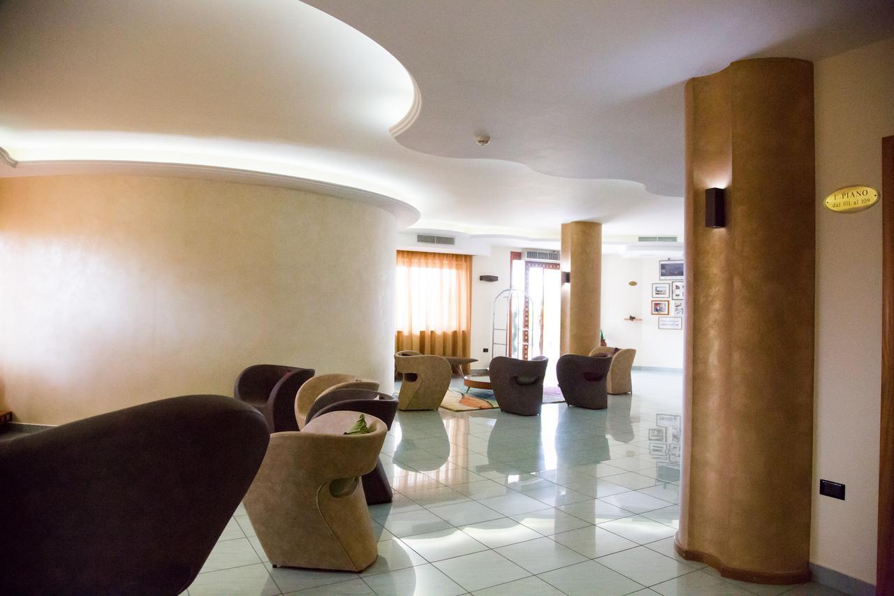 Hotel Agora Sure Hotel Collection By Best Western لاغو باتريا المظهر الخارجي الصورة
