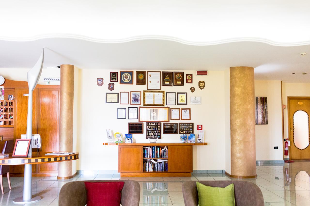 Hotel Agora Sure Hotel Collection By Best Western لاغو باتريا المظهر الخارجي الصورة